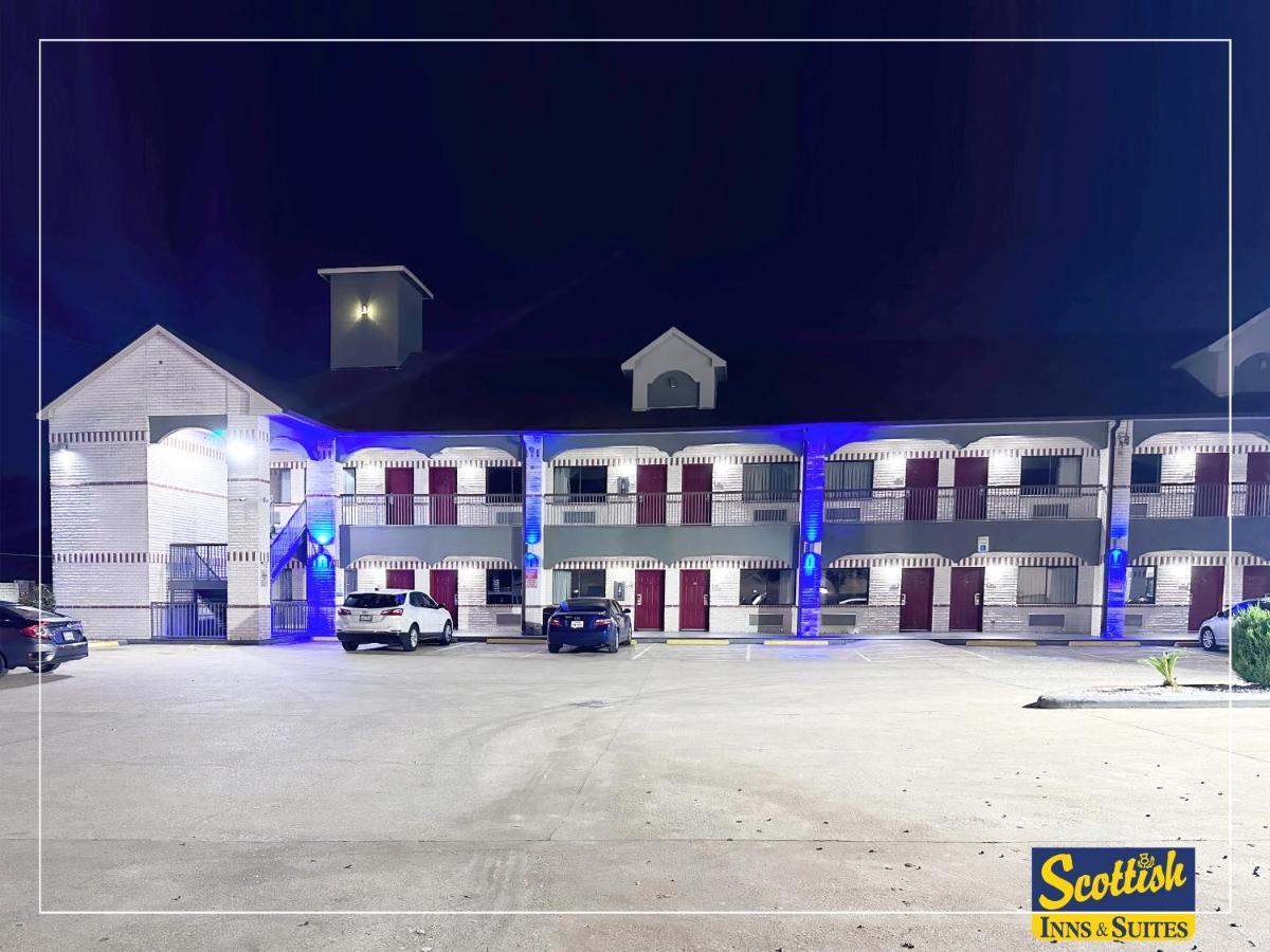 Scottish Inn & Suites Sam Houston Parkway エクステリア 写真