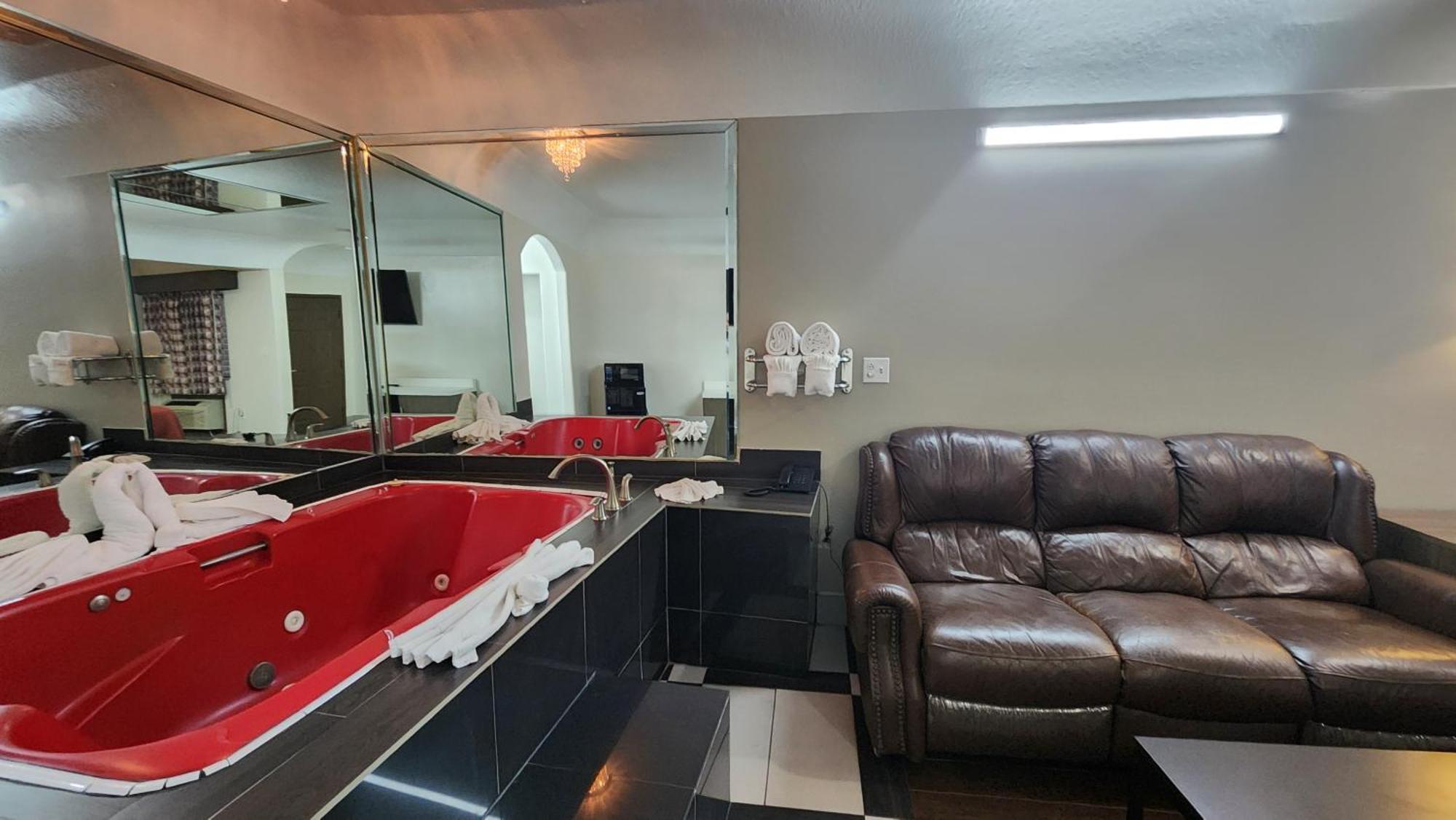 Scottish Inn & Suites Sam Houston Parkway エクステリア 写真