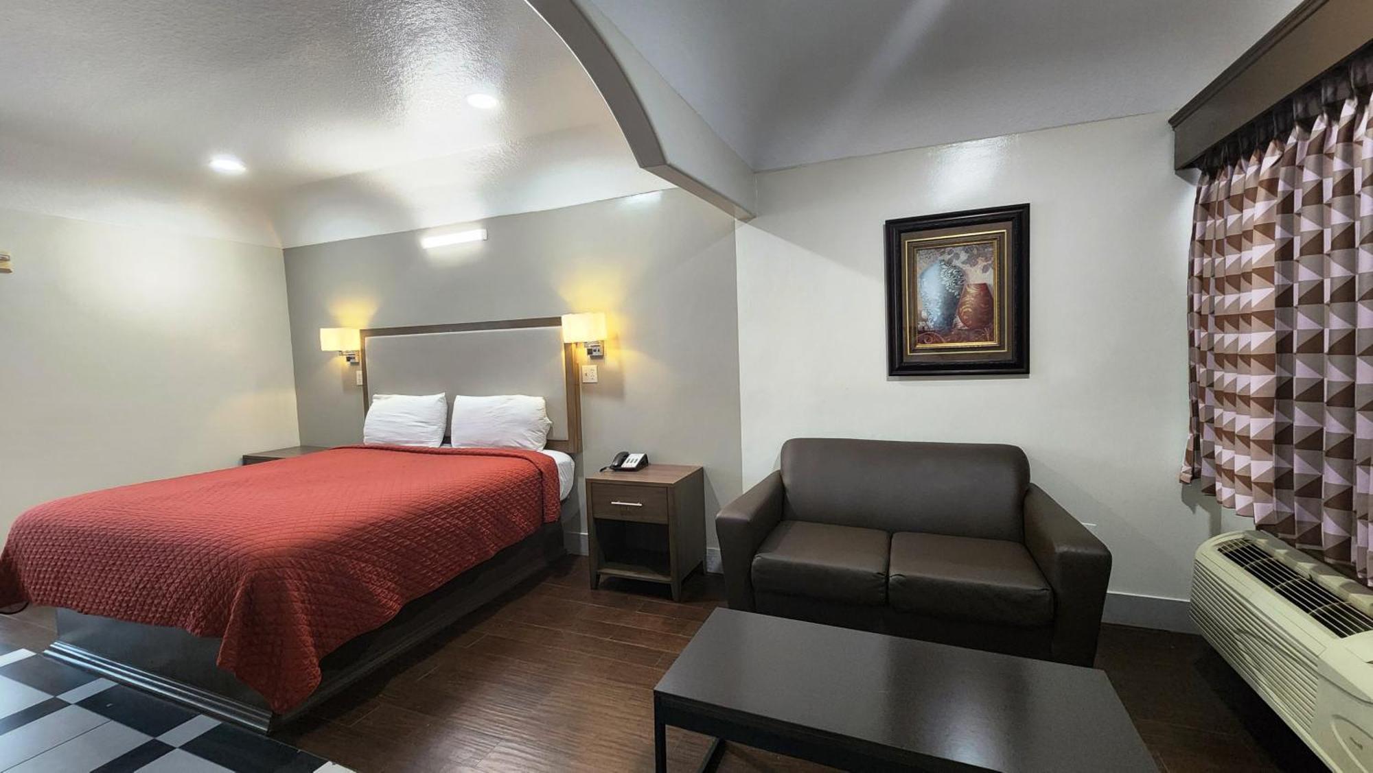 Scottish Inn & Suites Sam Houston Parkway エクステリア 写真