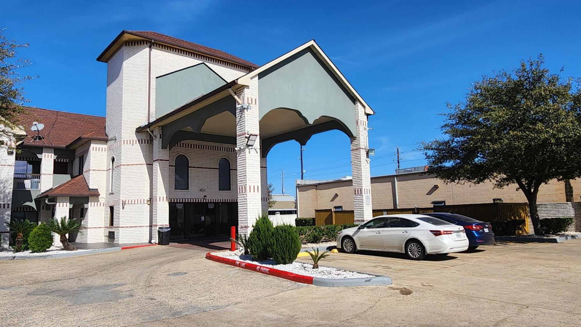 Scottish Inn & Suites Sam Houston Parkway エクステリア 写真